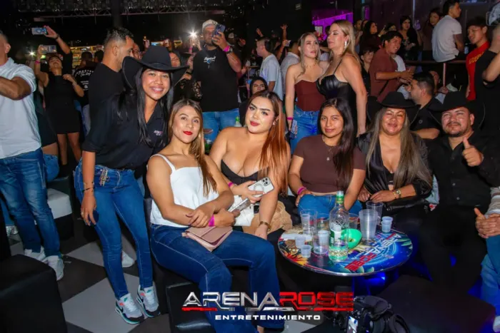 Yeison Jiménez — Homenaje con el corazón en Arena Rose, foto 1